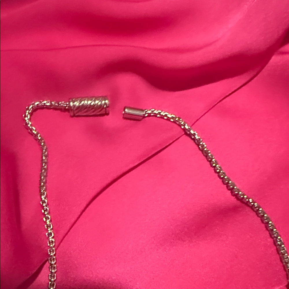 Elegant Silver Pendant Necklace - Picture 3 of 9